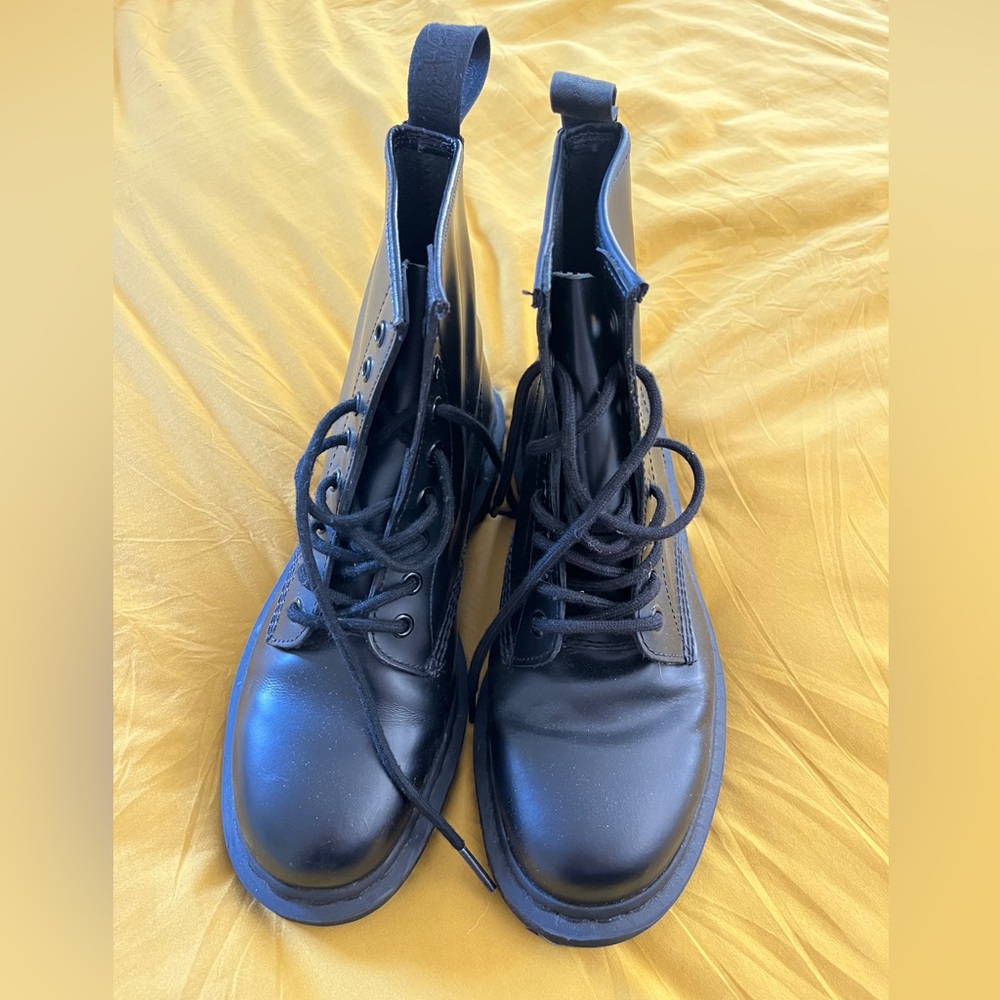 Women’s Doc, Martens boots black stitching like new
